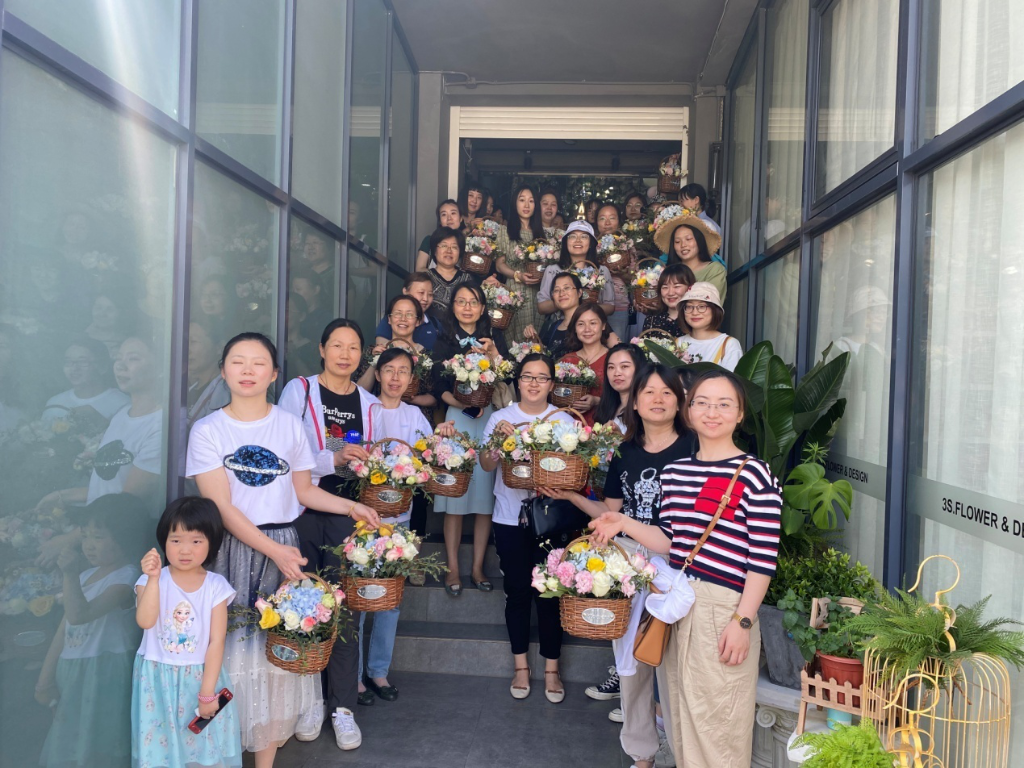 华光装备开展女职工艺术插花培训活动